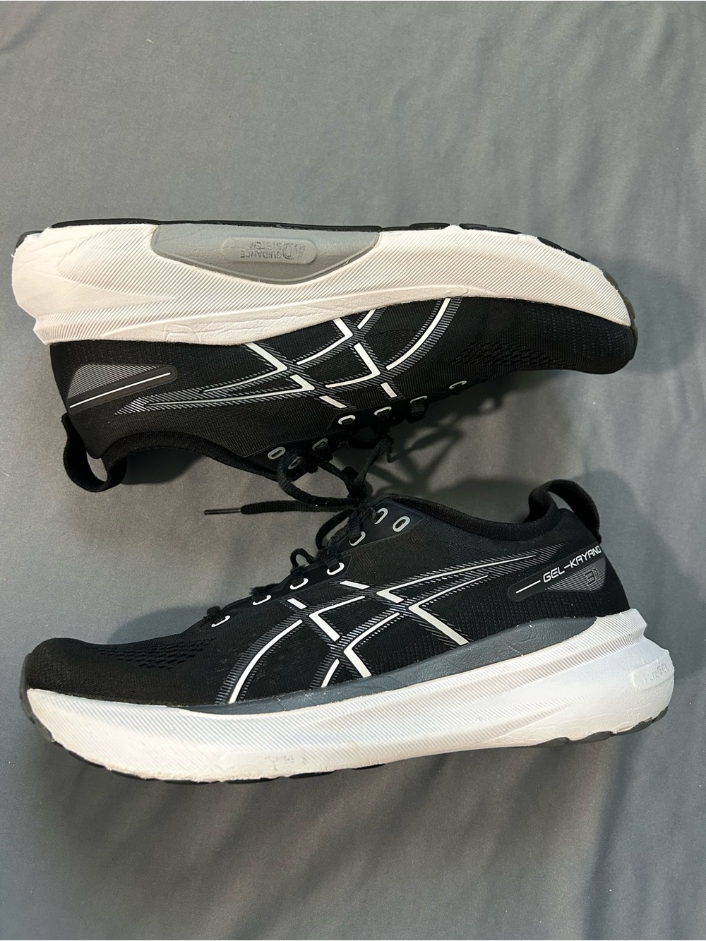 Asics Gel-Kayano 31 Men’s Size 10 US Black White 1011B867 Running Shoes Sneaker